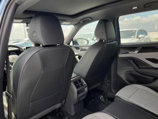 2025 Volkswagen Tiguan 2.0T SE R-Line Black