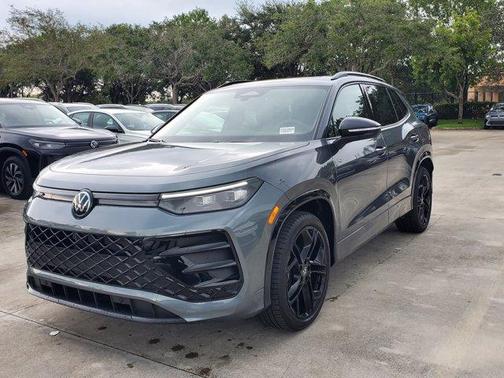 2025 Volkswagen Tiguan 2.0T SE R-Line Black
