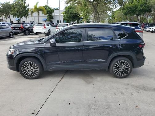 2025 Volkswagen Taos 1.5T SE