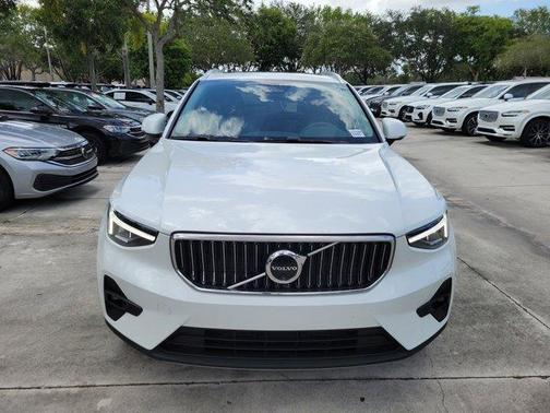 2024 Volvo XC40 B5 Plus Bright Theme