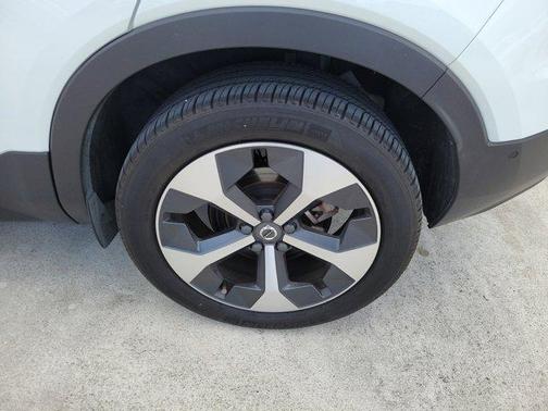 2024 Volvo XC40 B5 Plus Bright Theme