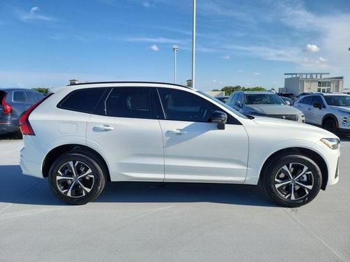2026 Volvo XC60 CORE