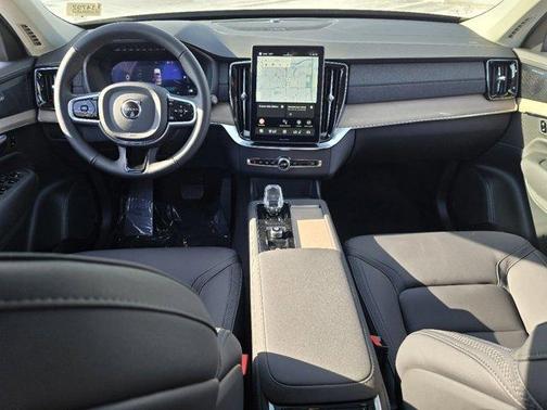 2025 Volvo XC90 B5 Plus 7-Seater
