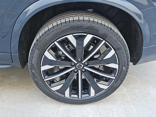 2025 Volvo XC90 B5 Plus 7-Seater