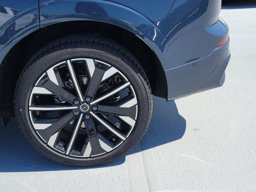 Denim Blue Metallic 2026 Volvo XC60 B5 Ultra