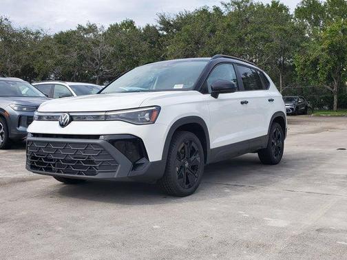 2026 Volkswagen Taos 1.5T SE Black