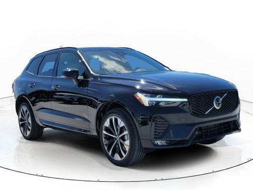 Onyx Black Metallic 2026 Volvo XC60 B5 Plus