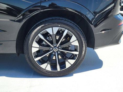Onyx Black Metallic 2026 Volvo XC60 B5 Plus