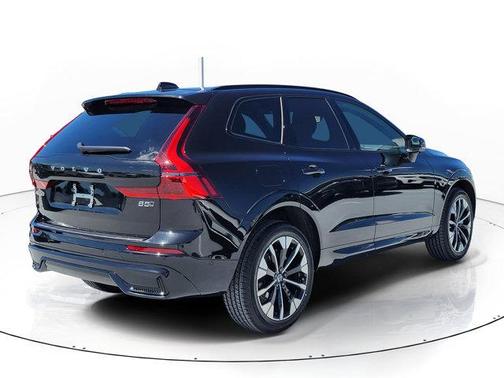 Onyx Black Metallic 2026 Volvo XC60 B5 Plus
