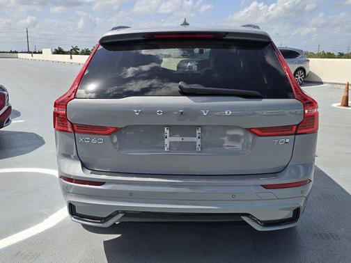 2025 Volvo XC40 B5 Ultra Bright Theme
