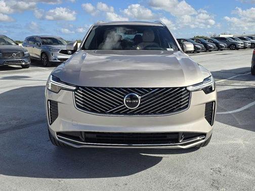 2025 Volvo XC90 B5 Core