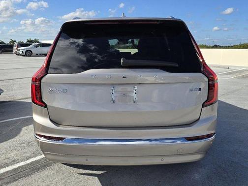 2025 Volvo XC90 B5 Core