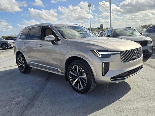 2025 Volvo XC90 B5 Core