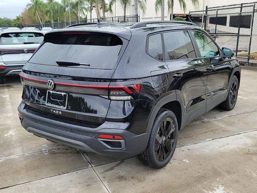2025 Volkswagen Taos 1.5T SE Black