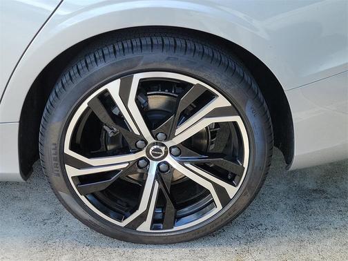 2023 Volvo S60 B5 Core Dark Theme