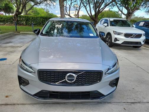 2023 Volvo S60 B5 Core Dark Theme
