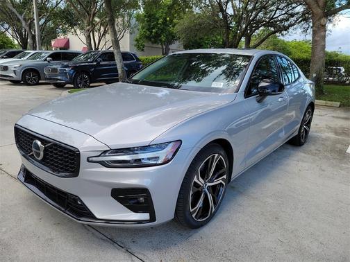 2023 Volvo S60 B5 Core Dark Theme