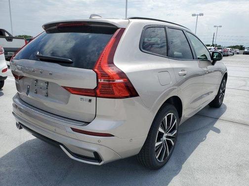 2025 Volvo XC60 B5 Plus