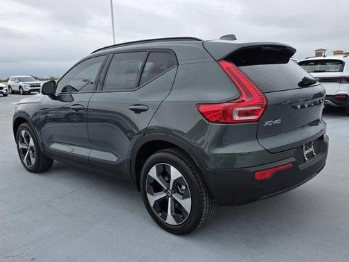 2026 Volvo XC40 B5 Plus