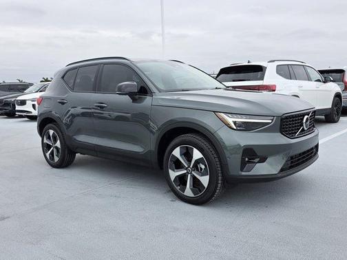 2026 Volvo XC40 B5 Plus