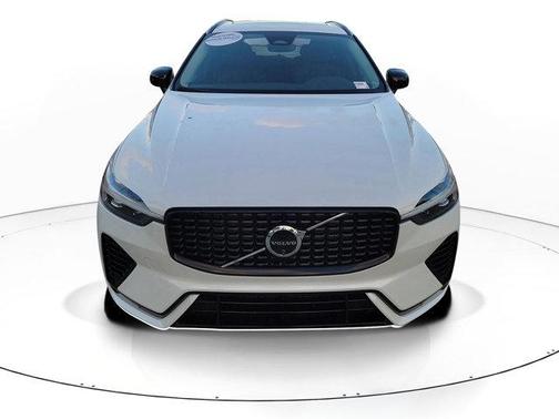 Crystal White 2024 Volvo XC60 B5 Plus Dark Theme