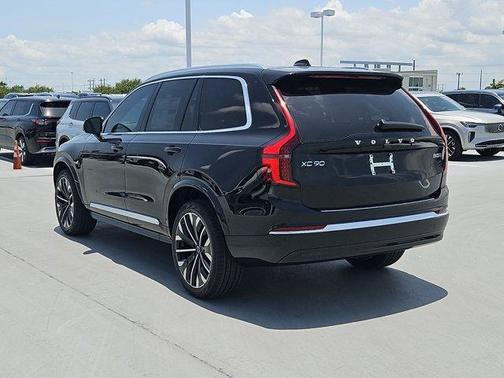 2025 Volvo XC90 B5 Plus 6-Seater