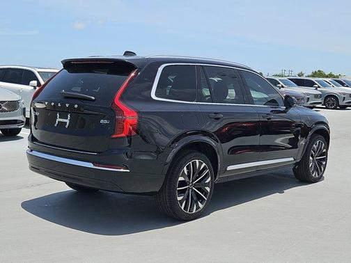 2025 Volvo XC90 B5 Plus 6-Seater