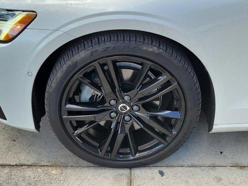 2024 Volvo S60 B5 Plus Black Edition