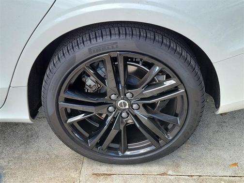 2024 Volvo S60 B5 Plus Black Edition