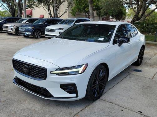 2024 Volvo S60 B5 Plus Black Edition