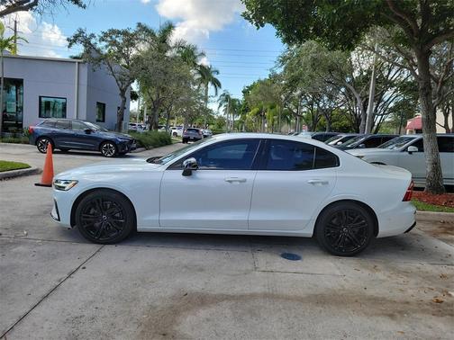 2024 Volvo S60 B5 Plus Black Edition