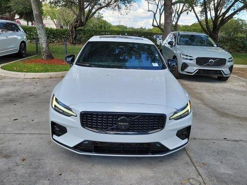 2024 Volvo S60 B5 Plus Black Edition