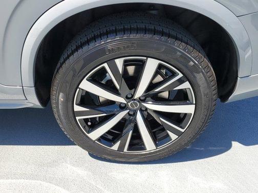 2025 Volvo XC90 B6 Core