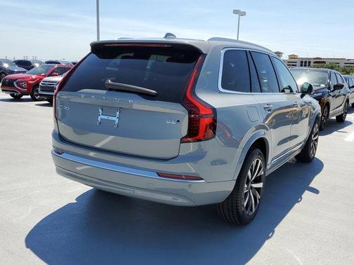 2025 Volvo XC90 B6 Core