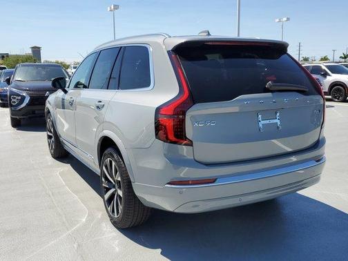 2025 Volvo XC90 B6 Core