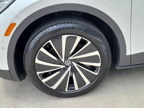 Opal White / Black Roof 2023 Volkswagen ID.4 Pro S Plus