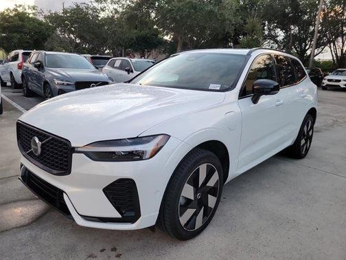 2023 Volvo XC60 Recharge Plug-In Hybrid T8 Ultimate Dark Theme