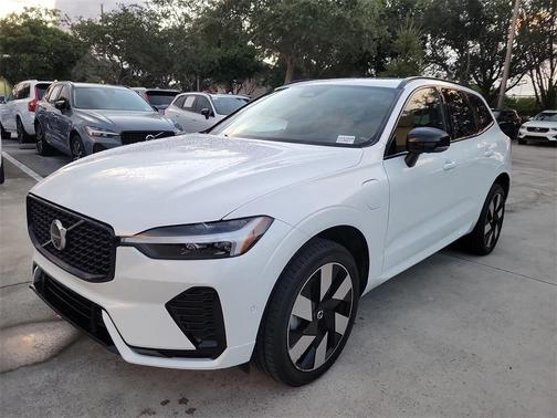 2023 Volvo XC60 Recharge Plug-In Hybrid T8 Ultimate Dark Theme