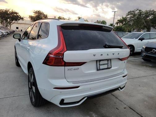 2023 Volvo XC60 Recharge Plug-In Hybrid T8 Ultimate Dark Theme