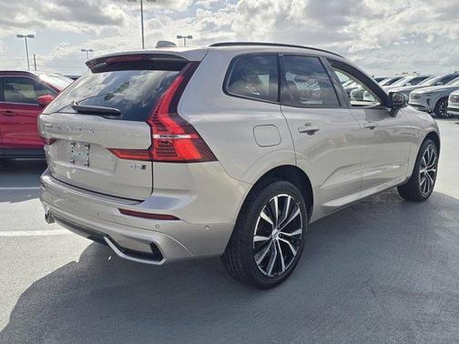 2025 Volvo XC60 B5 Plus