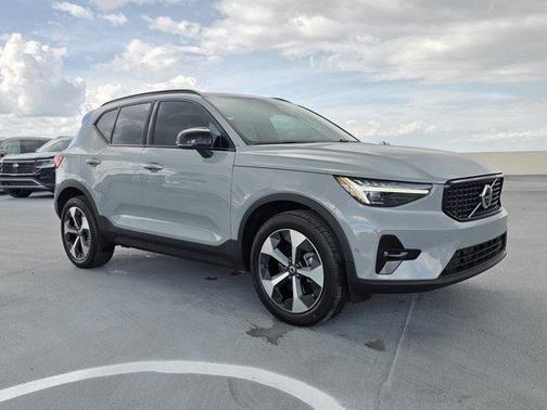 2026 Volvo XC40 B5 Plus