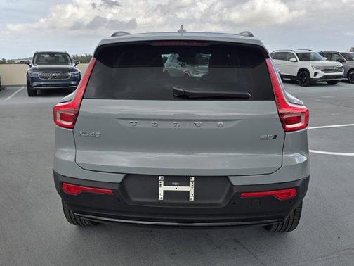 2026 Volvo XC40 B5 Plus