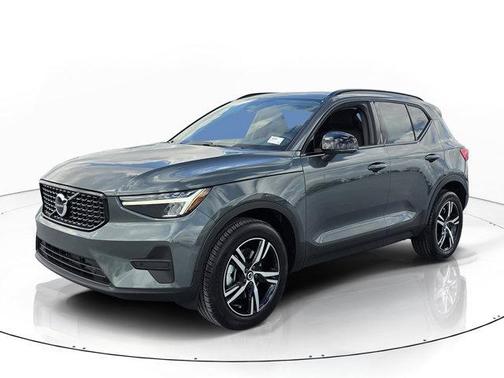 Forest Green 2026 Volvo XC40 B5 Core