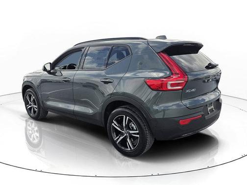 Forest Green 2026 Volvo XC40 B5 Core