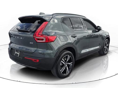 Forest Green 2026 Volvo XC40 B5 Core