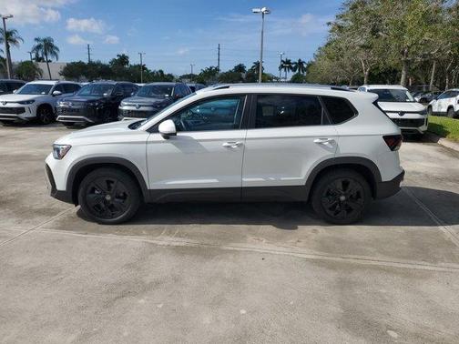 2025 Volkswagen Taos 1.5T SE