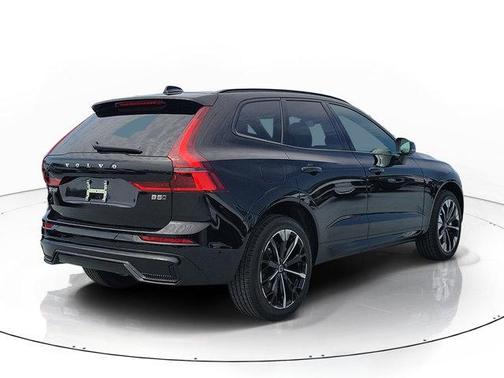 Onyx Black Metallic 2026 Volvo XC60 B5 Plus