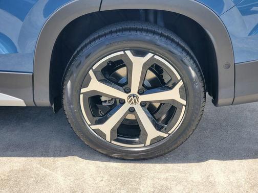 Monterey Blue Pearl 2026 Volkswagen Tiguan 2.0T SE