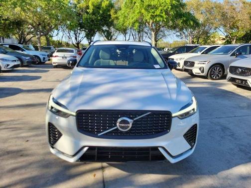 Crystal White 2025 Volvo XC60 B5 Plus