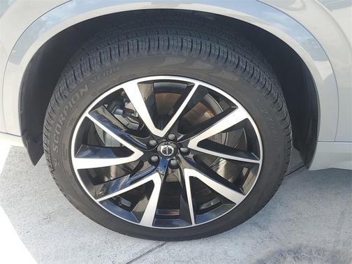 2025 Volvo XC90 B6 Plus 7-Seater